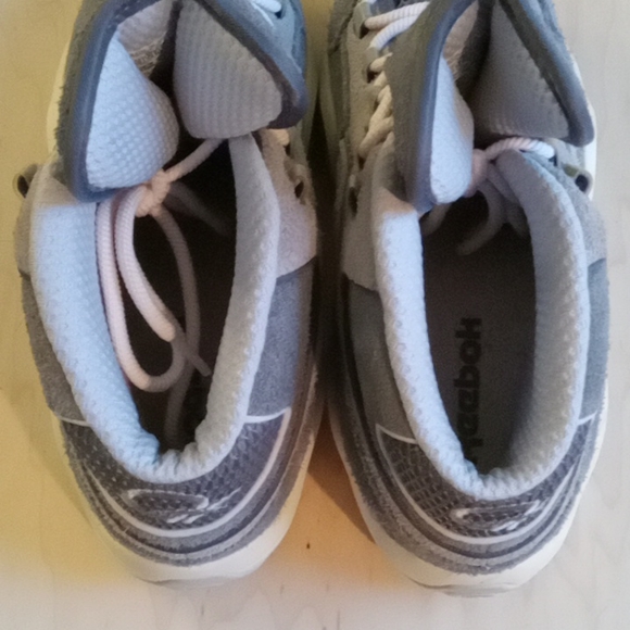 ***SOLD***Reebok Question sneakers/A.I's..wolf grey - Picture 7 of 8